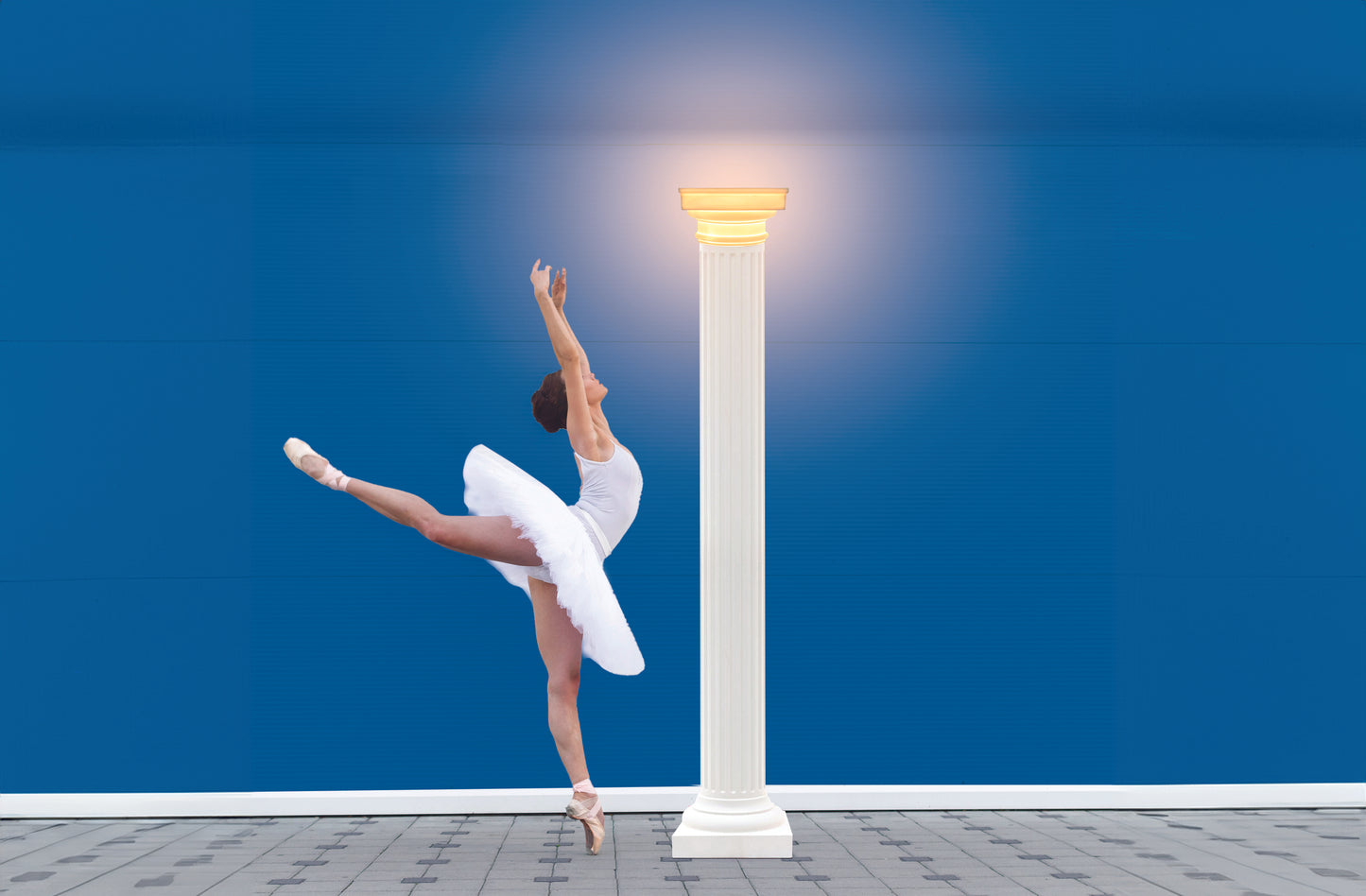 Las Vegas Tall Lamp - 01536