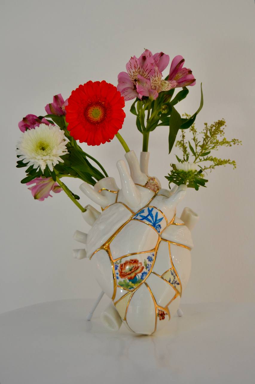 LOVE IN BLOOM KINTSUGI - PORCELAIN HEART VASE - 09929