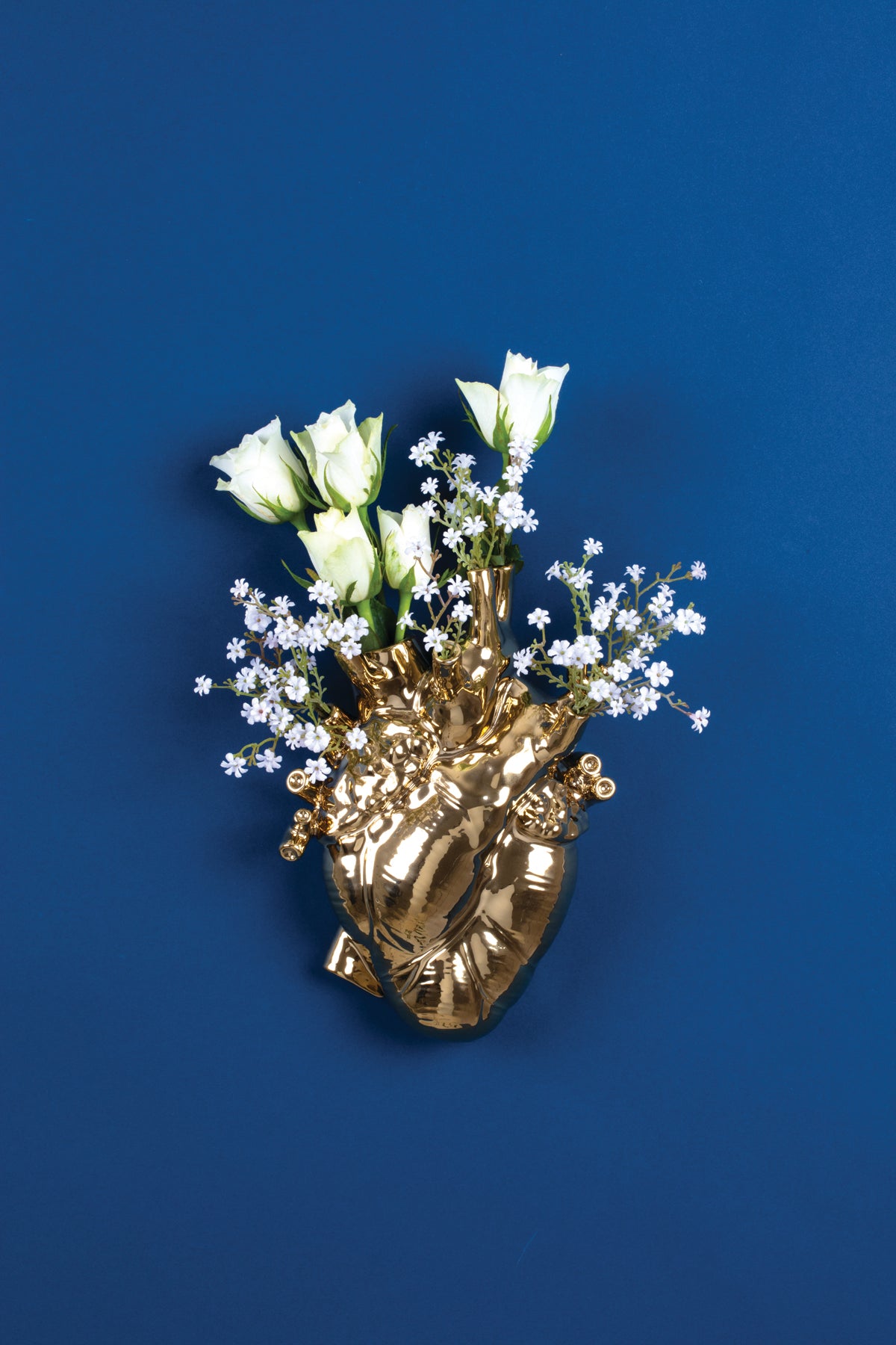 LOVE IN BLOOM GOLD EDITION - PORCELAIN HEART VASE - 09921
