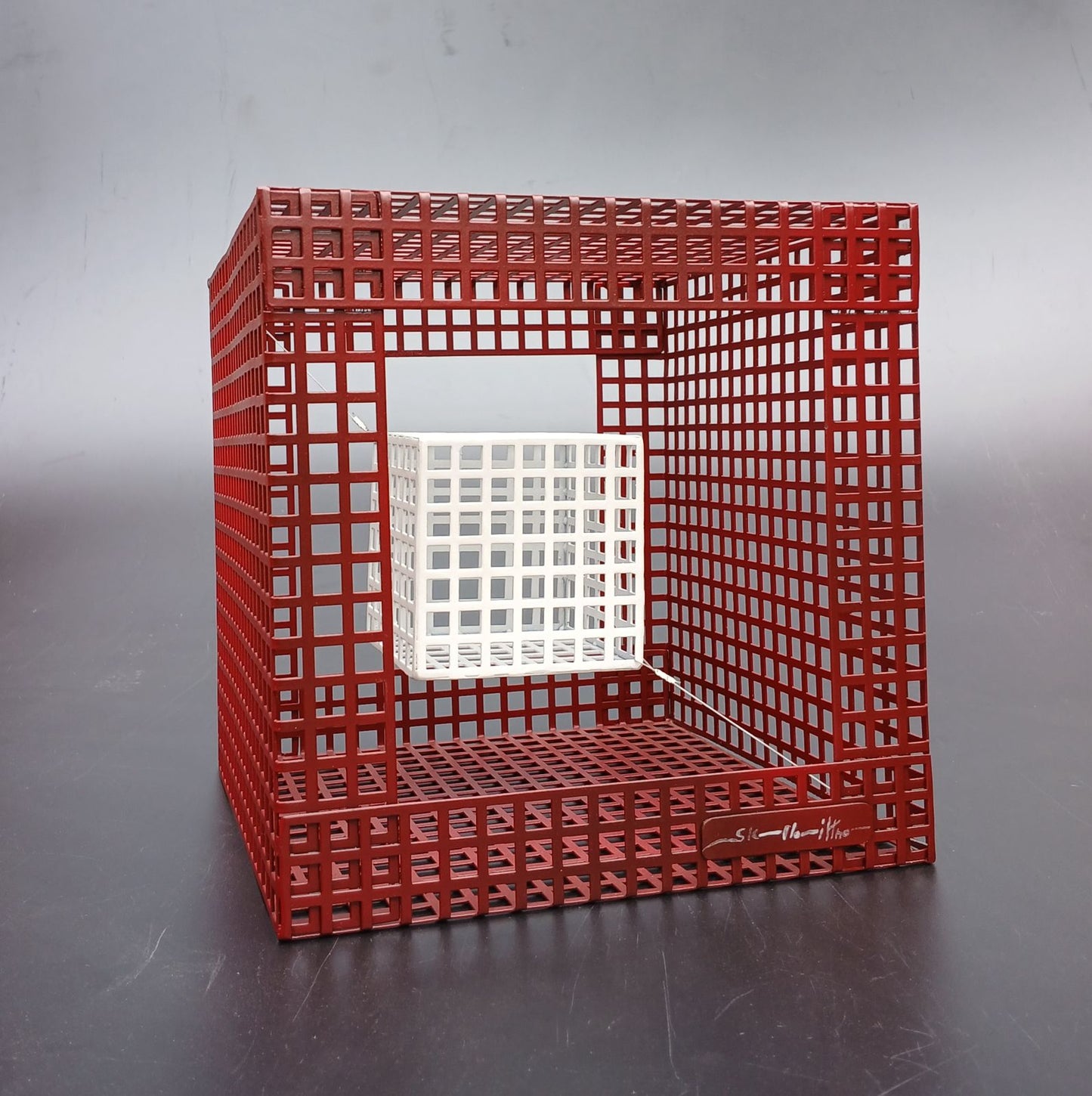 LEVYT SERIES - Sculpture - Red & White
