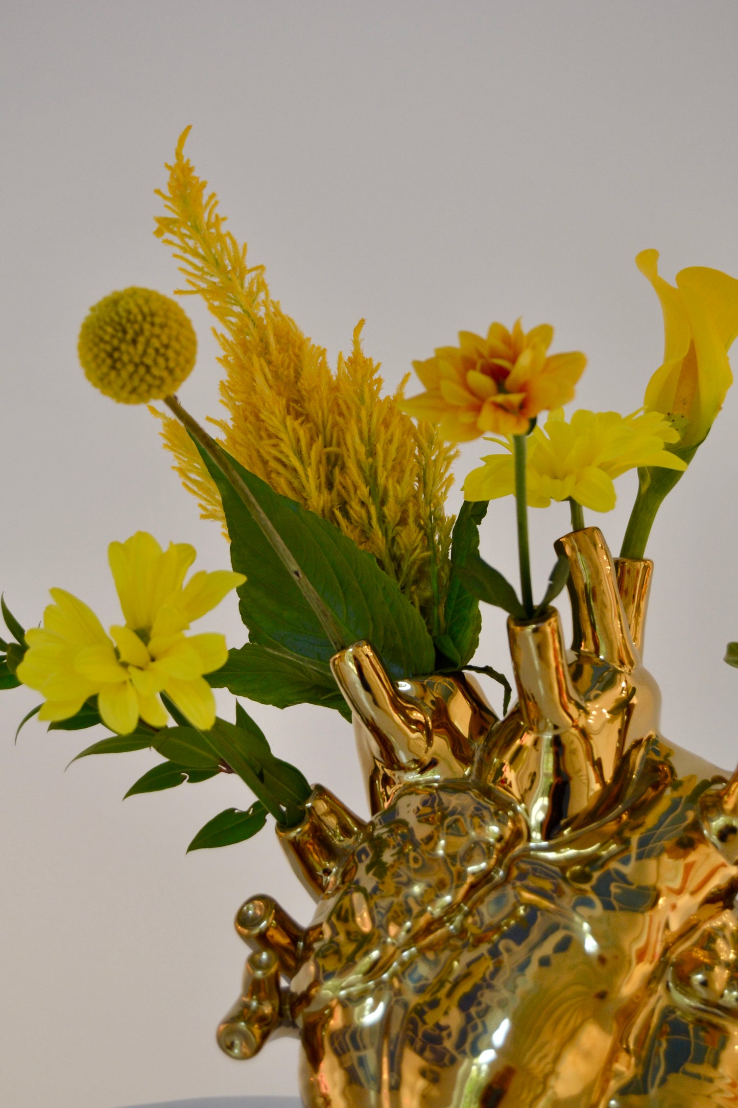 LOVE IN BLOOM GOLD EDITION - PORCELAIN HEART VASE - 09921